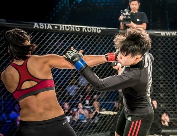 在前年8月于香港的MMA比赛，陈佩彬说自己享受上擂台的感觉， 因为每一次站上擂台，代表她又一次战胜自己的恐惧。