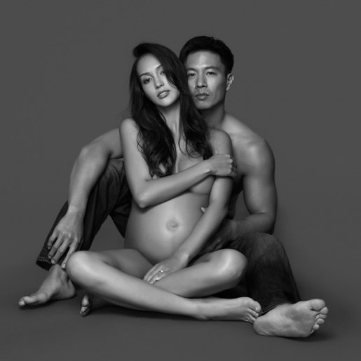Jessica C.与安志杰之前拍了一组超级性感怀孕写真，为他们人生歷程留下难忘的回忆。