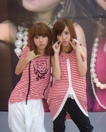 双胞胎女子团体BY2在2008年出道。