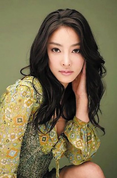 韩国女星张紫妍的自杀，让全球关注娱乐圈的黑暗面。