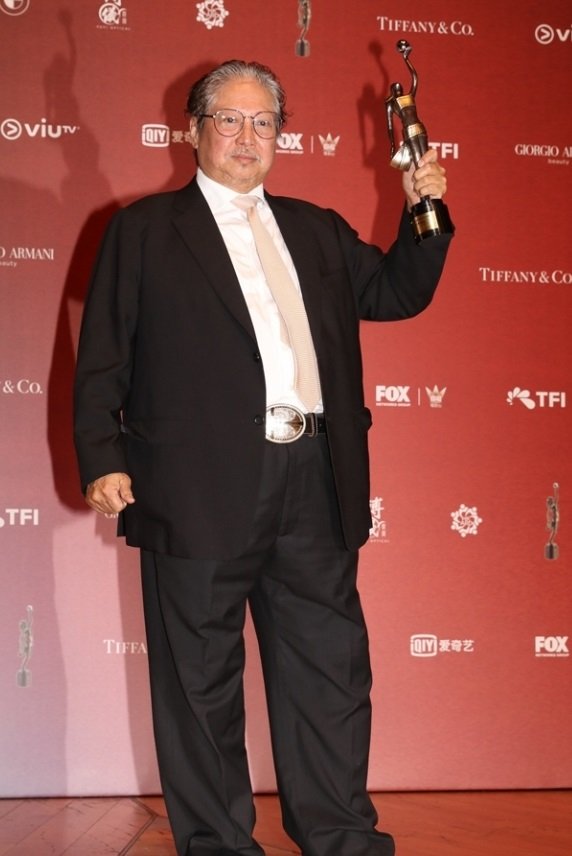 洪金宝今年4月出席香港电影金像奖颁奖礼，身形开始有些fit。
