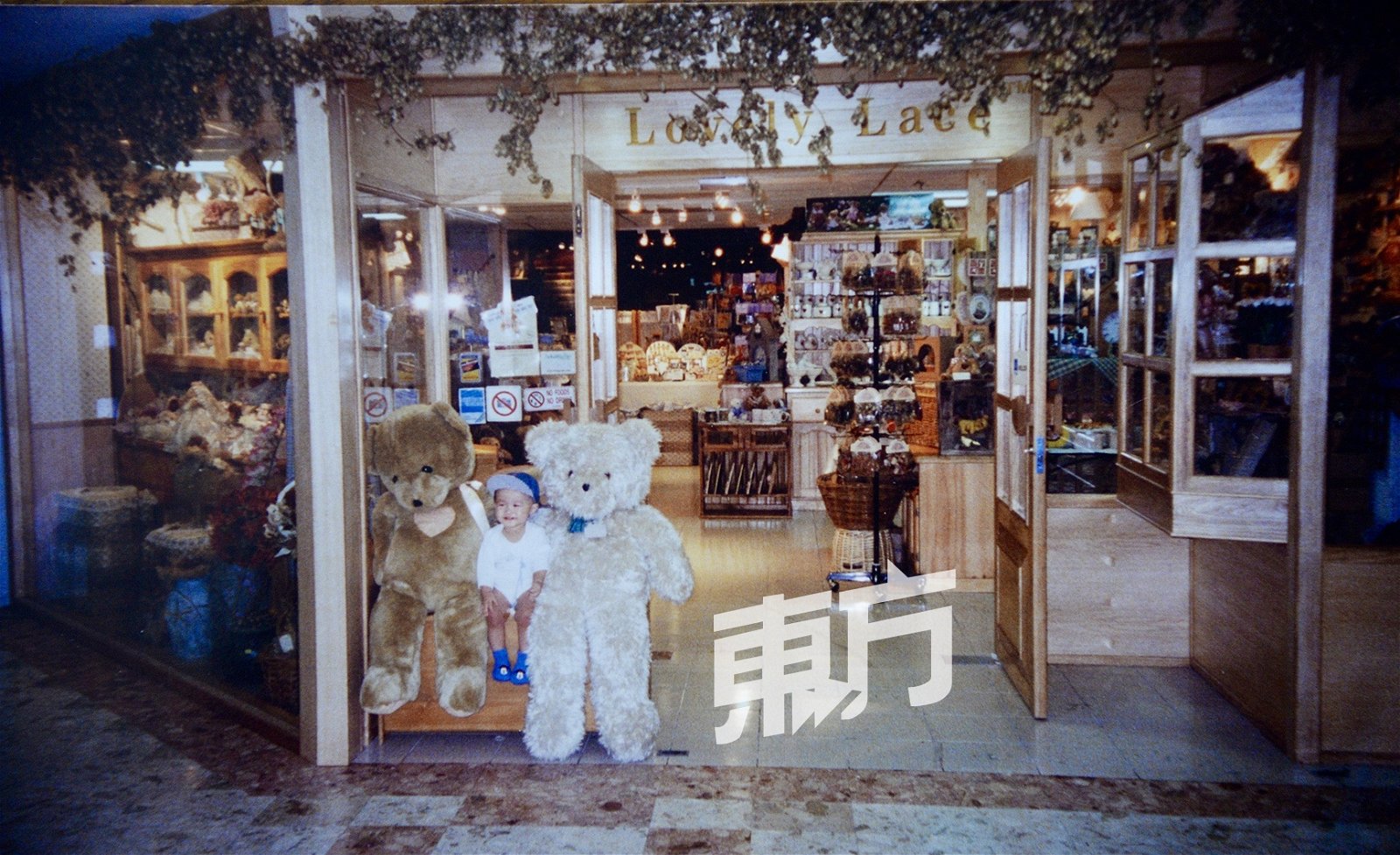 Lovely Lace的第一家门店设在灵市Atria购物中心。陈垓汕透露，刚回国时曾在该商场租赁档口经营小熊生意，测试了市场，确定有利可图后，才打定开店的主意。