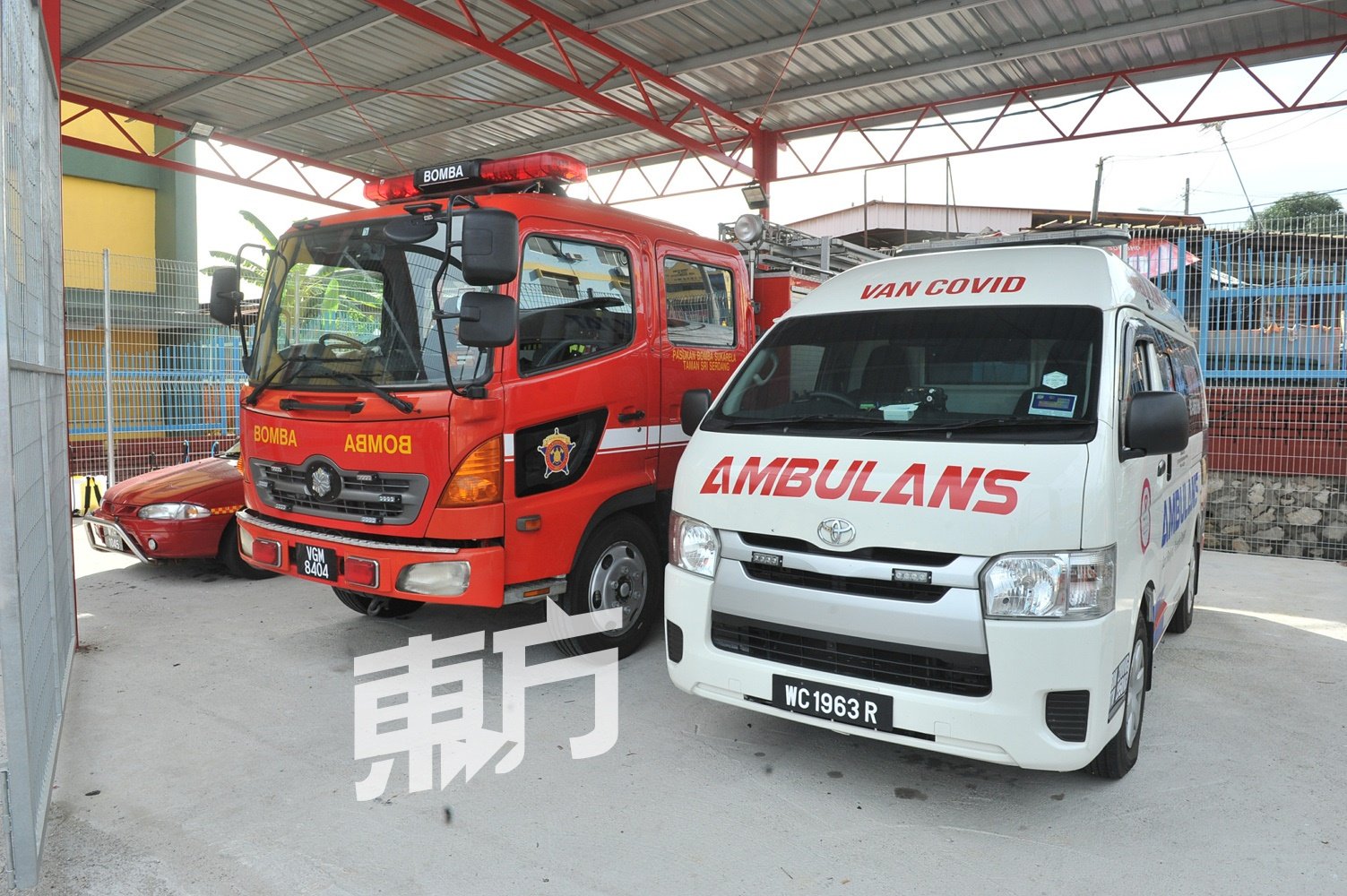 斯里沙登自愿消防队目前拥有3辆车，包括一辆大型消防车、一辆四驱消防车以及一辆救护车。