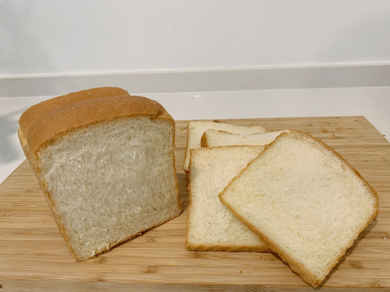 自制面包是家中“常客”，某次林欣洁突发奇想将波兰面种加入食谱中，意外找到使面包变得更柔软的秘诀。