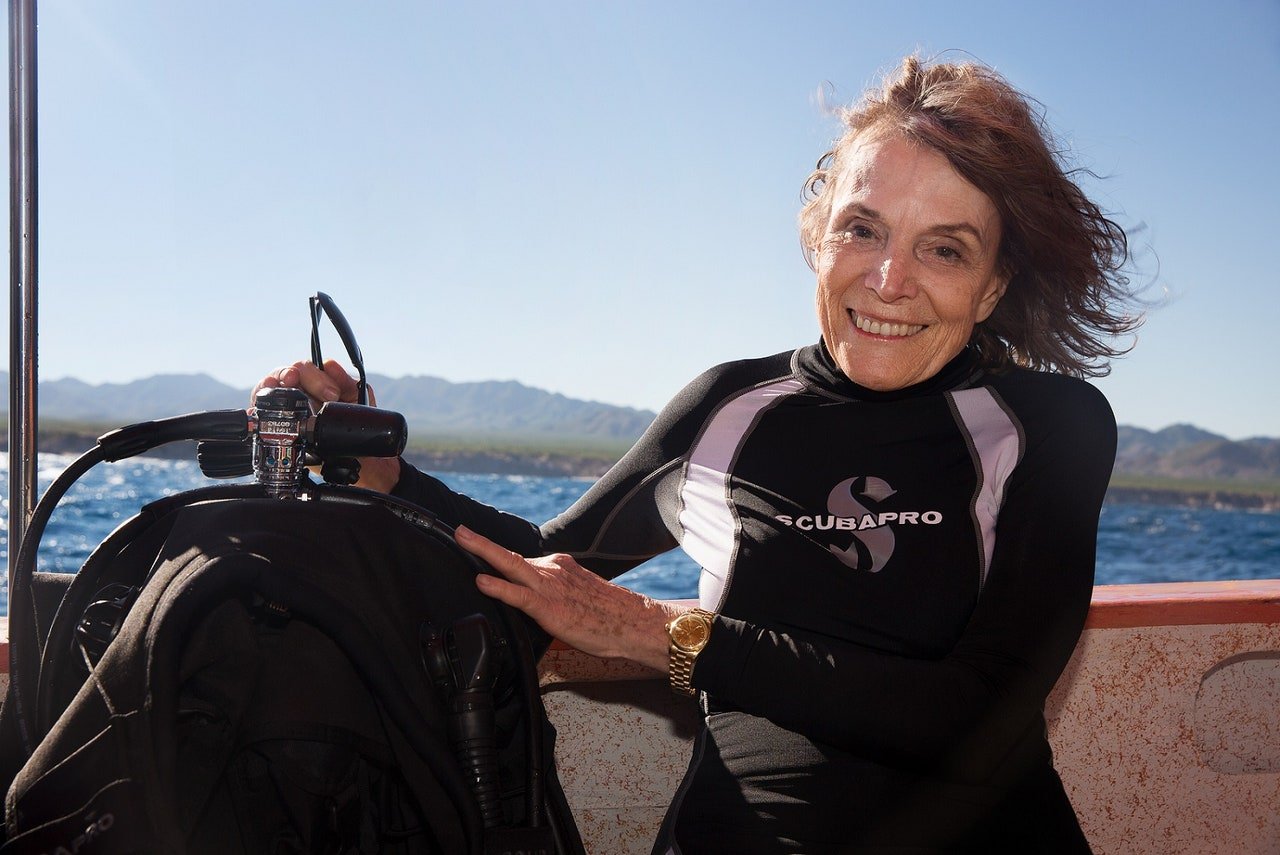 深海探险家席薇亚厄尔（Sylvia Earle）也是劳力士代言人，图为她在2017年拜访位于墨西哥的其中一个“希望点”。