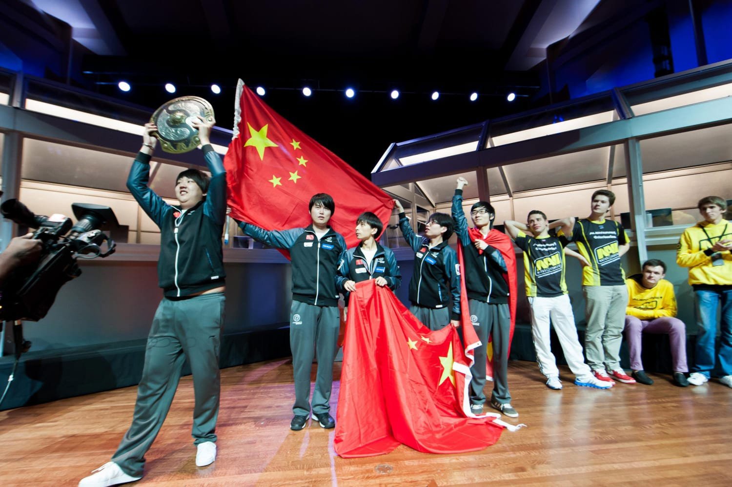 黄福全（左1）曾在2012年夺得国际邀请赛TI冠军，至今仍是唯一一名获得该游戏赛事最高荣誉的本地玩家。