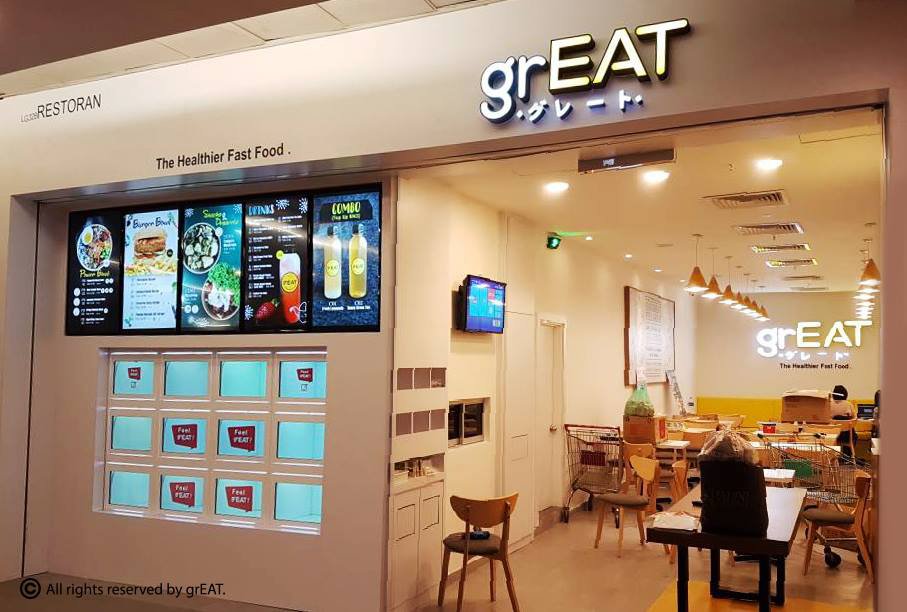 本地近期陆续开启了数间“无人”概念的商店，包括IrisPay自动贩卖机商店（左图）及grEAT-the 因此考虑利用科技技术取代人工，也是情势所趋。Healthier Fast Food无人餐厅。