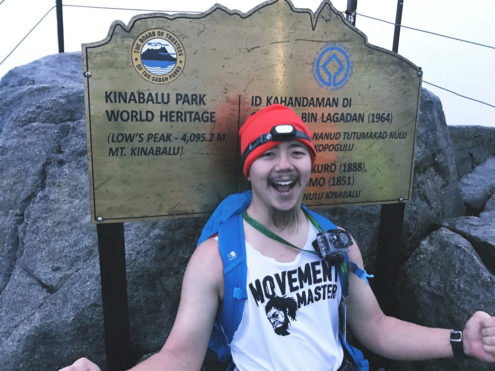 去年4月，汤文亮顶著摄氏2度的低温，穿著背心短裤成功登上沙巴神山。