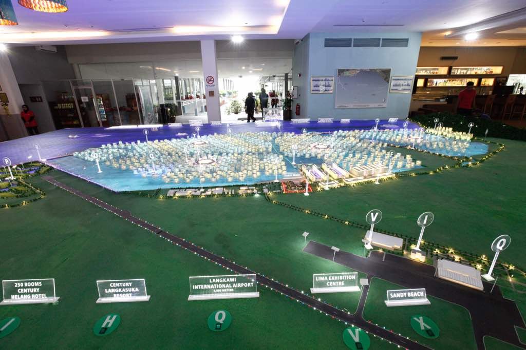浮罗交怡新城市计划总发展价值是300亿令吉，此计划模型图设在珍浪沙滩的浪卡苏卡世纪渡假村内。