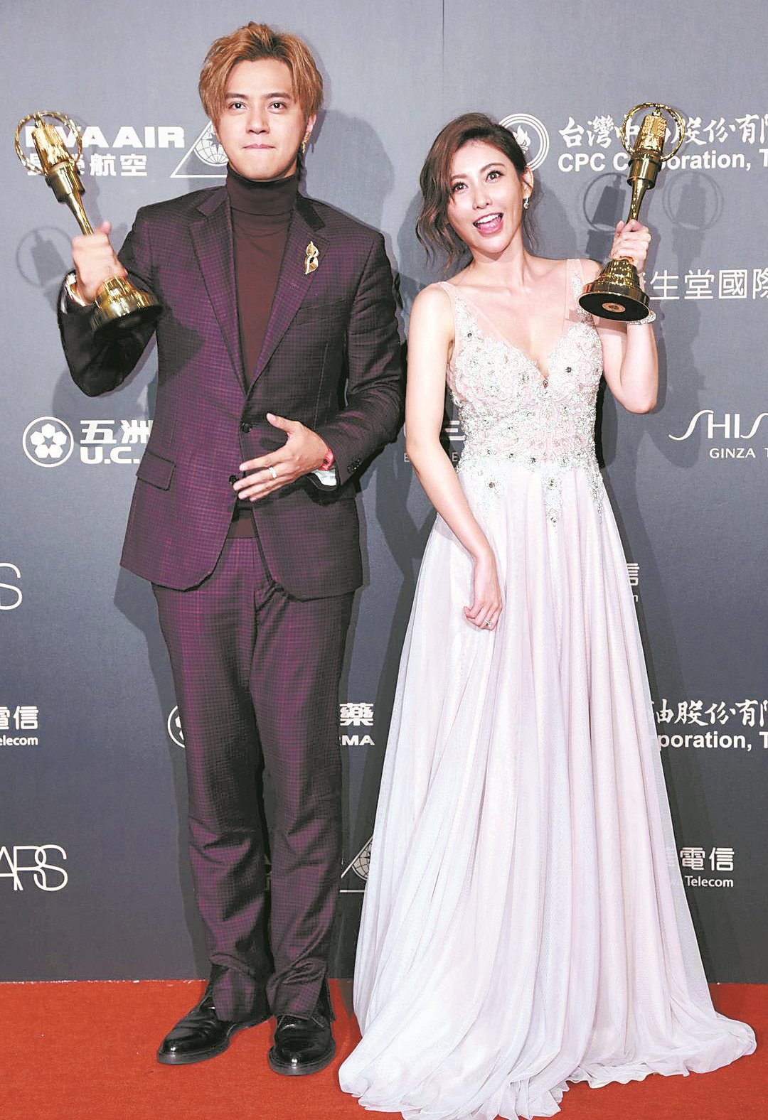 罗志祥与愷乐以《娱乐百分百》荣获《第52届电视金钟奖颁奖典礼》综艺节目主持人奖。