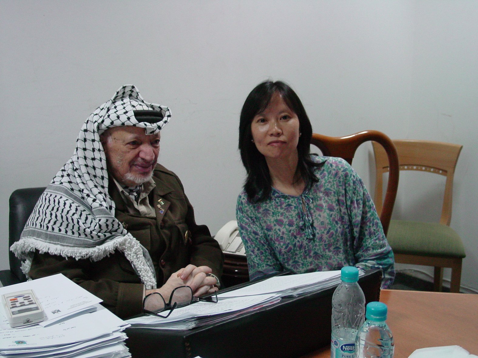 2003年7月，张翠容抵达巴勒斯坦解放组织时任主席阿拉法特的官邸，彻夜采访，成为被围困多日的阿拉法特接受的唯一采访。