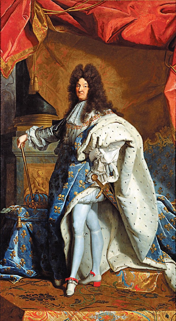 从收藏于巴黎罗浮宫的路易十四肖像画中可看出，国王身穿的Justaucorps外袍已具有西服外套的雏形。