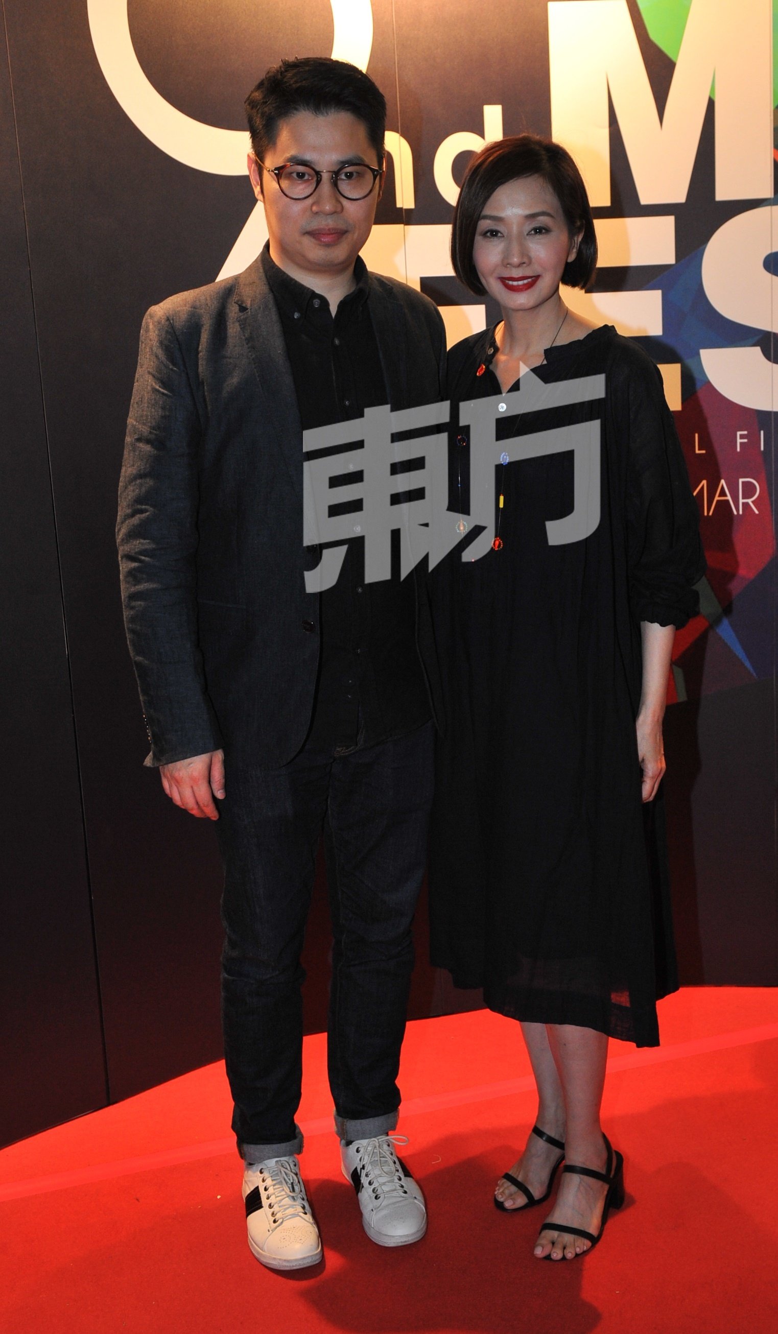 “毛毛”毛舜筠（右）和导演陈大利带《黄金花》来马。