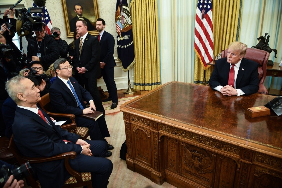 美国总统特朗普上月31日在白宫，会见赴美进行贸易谈判的中国副总理刘鹤（左）。北京和华盛顿宣布，两国的第3轮磋商将于本周四和周五在北京举行。