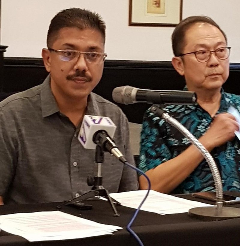 克里斯南（左起）和张燊臻在记者会上指空污问题没有改善，不排除会有人迁移双溪大年。