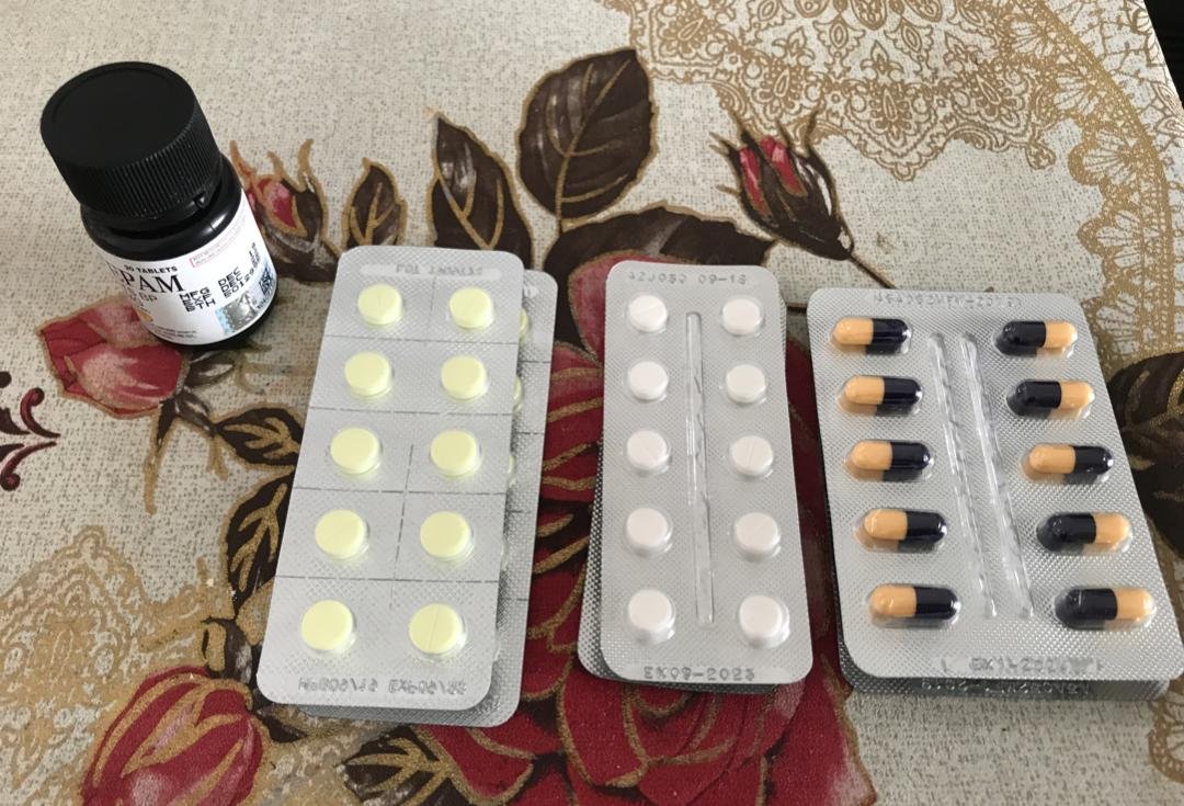 这些都是林光辉每天必服用的药物。