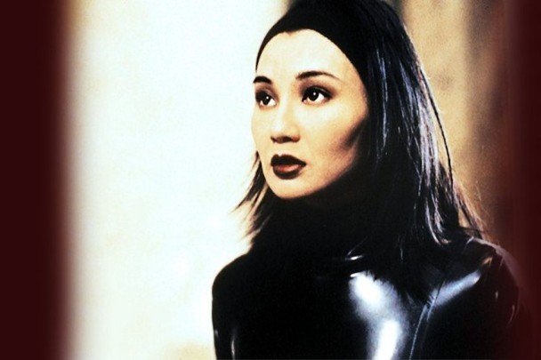 1996年张曼玉拍《女飞贼再现江湖》片，与奥利华阿萨耶斯种下情缘。
