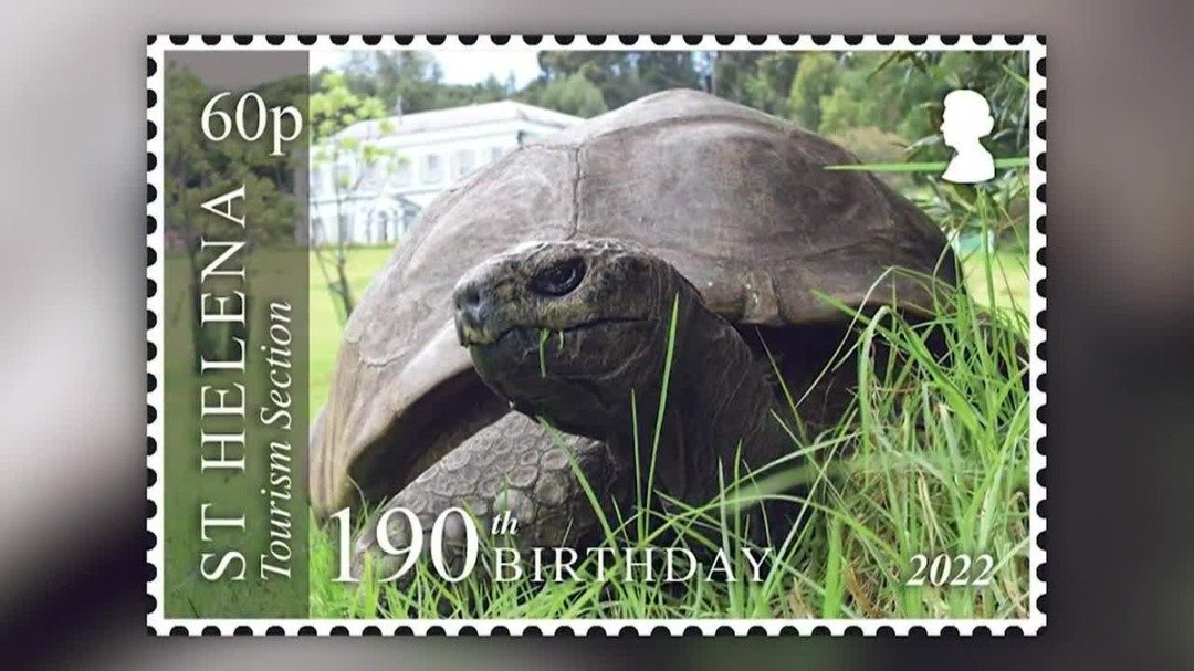 人们为世界上最大、最长寿的陆龟“乔纳森”发行一系列纪念邮票，以纪念它的190 岁生日。