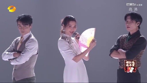 蔡少芬、张晋与高瀚宇“一家三口”表演。