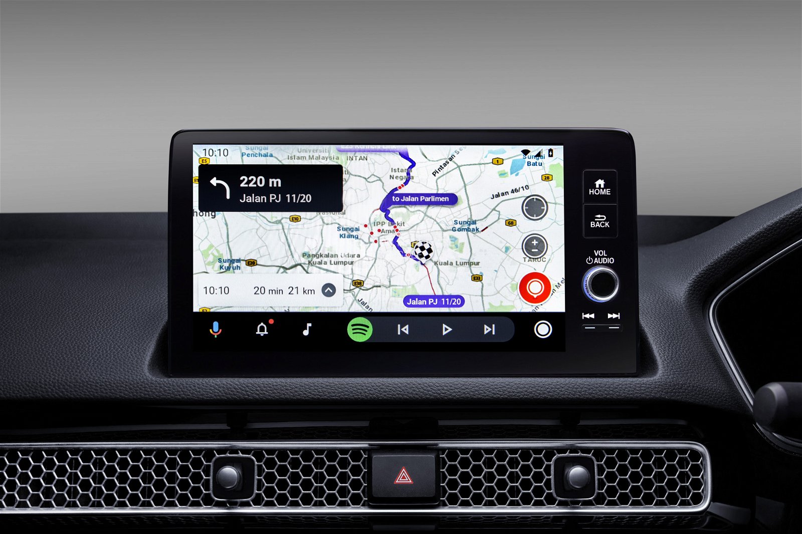RS 和 V 版本配备具有 Apple CarPlay™ 和 Android Auto™*连接功能的 9 英寸智能屏互联系统.。