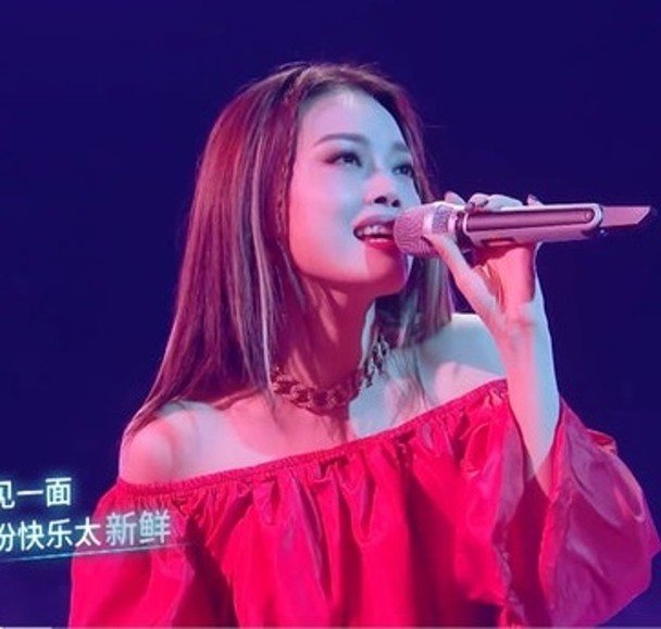 容祖儿上中国音乐节目唱广东歌。