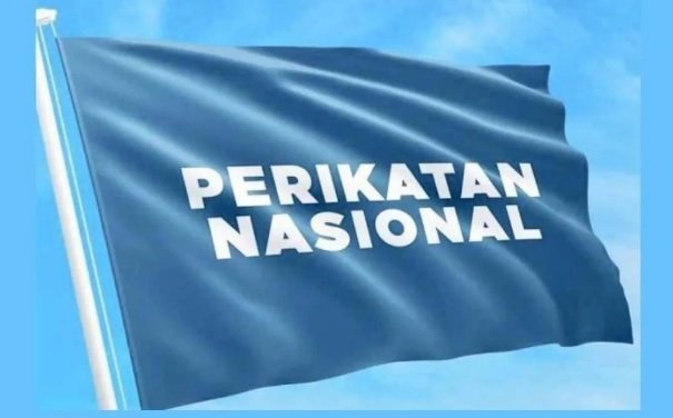 国盟旗帜写著“Perikatan Nasional”。