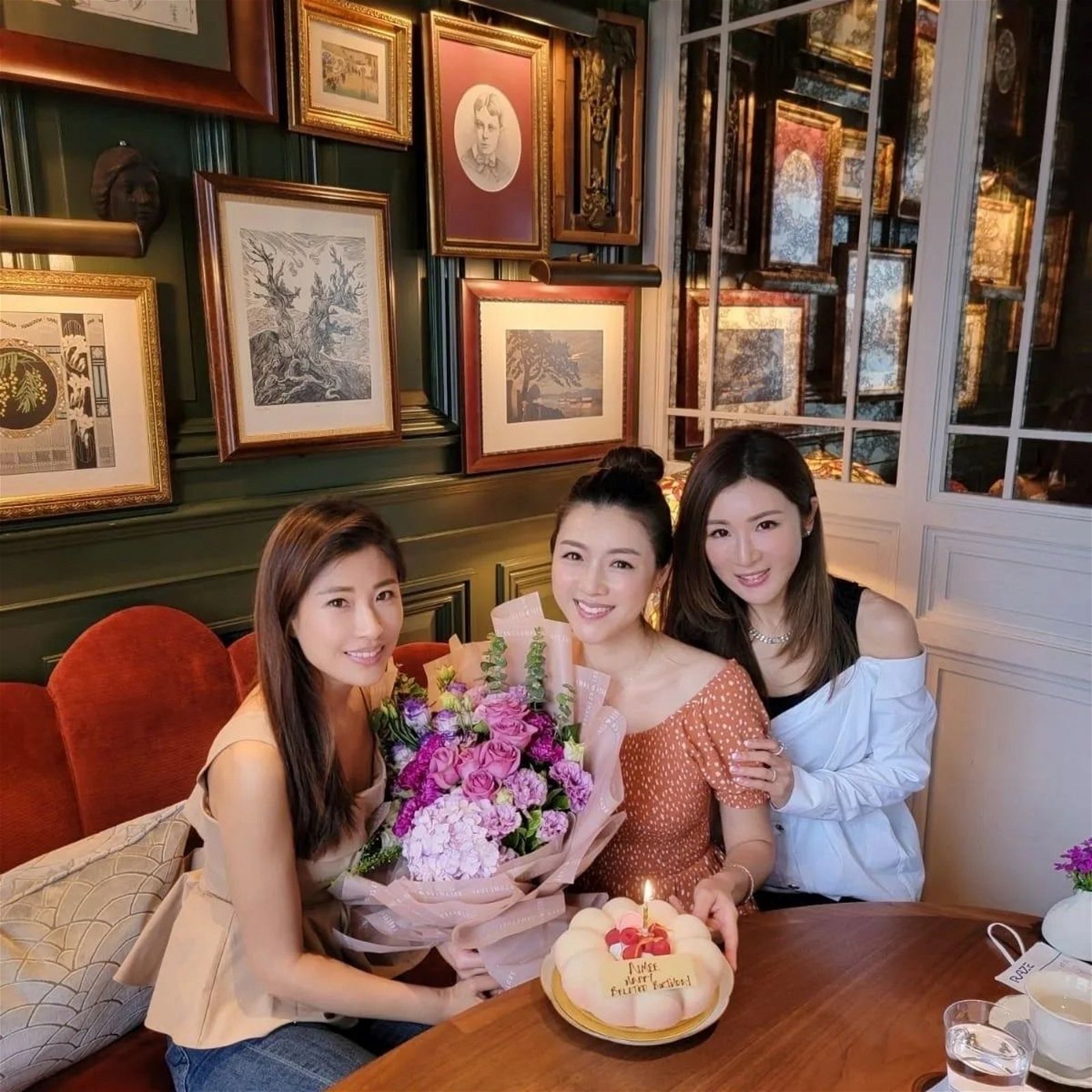 陈茵媺与友人补庆41岁生日。