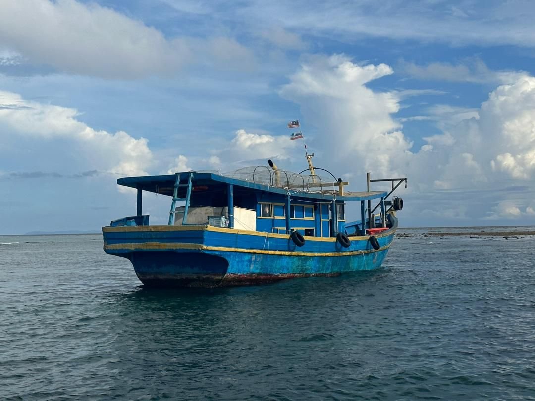 水警在古达海域截获涉及非法捕猎及杀戮濒临绝种及受保护海产的渔船。