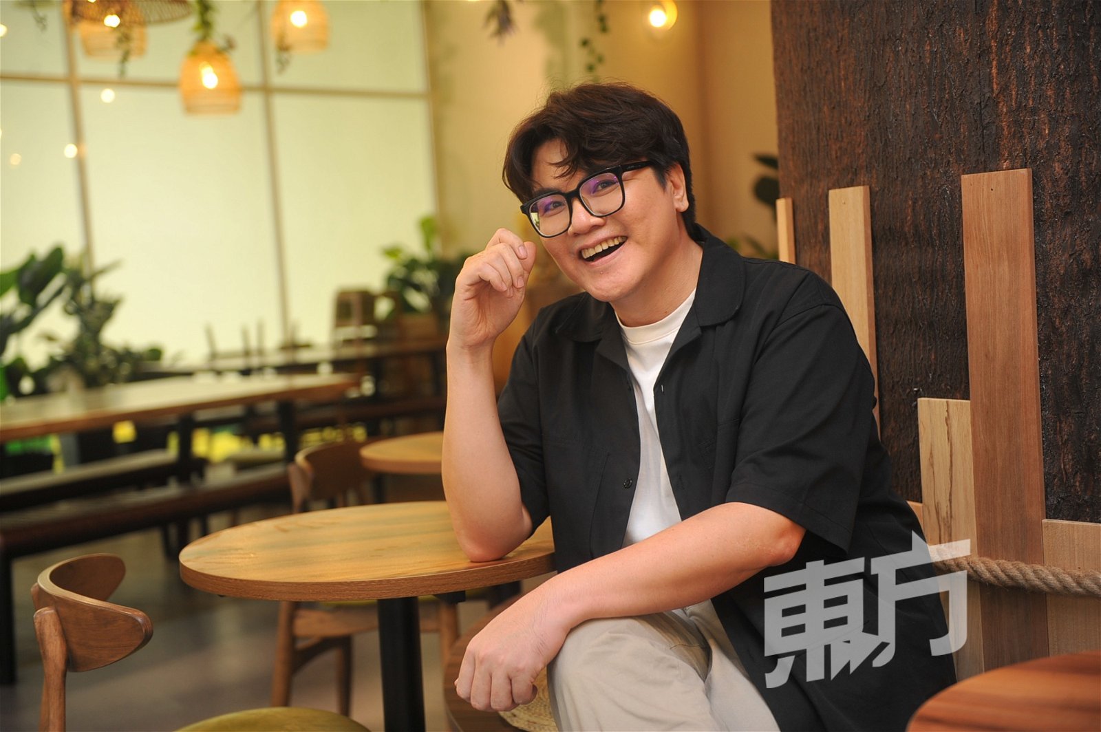 从事声音工作多年的杨理强尝试餐饮服务业，让他发掘自己更多新的可能。
