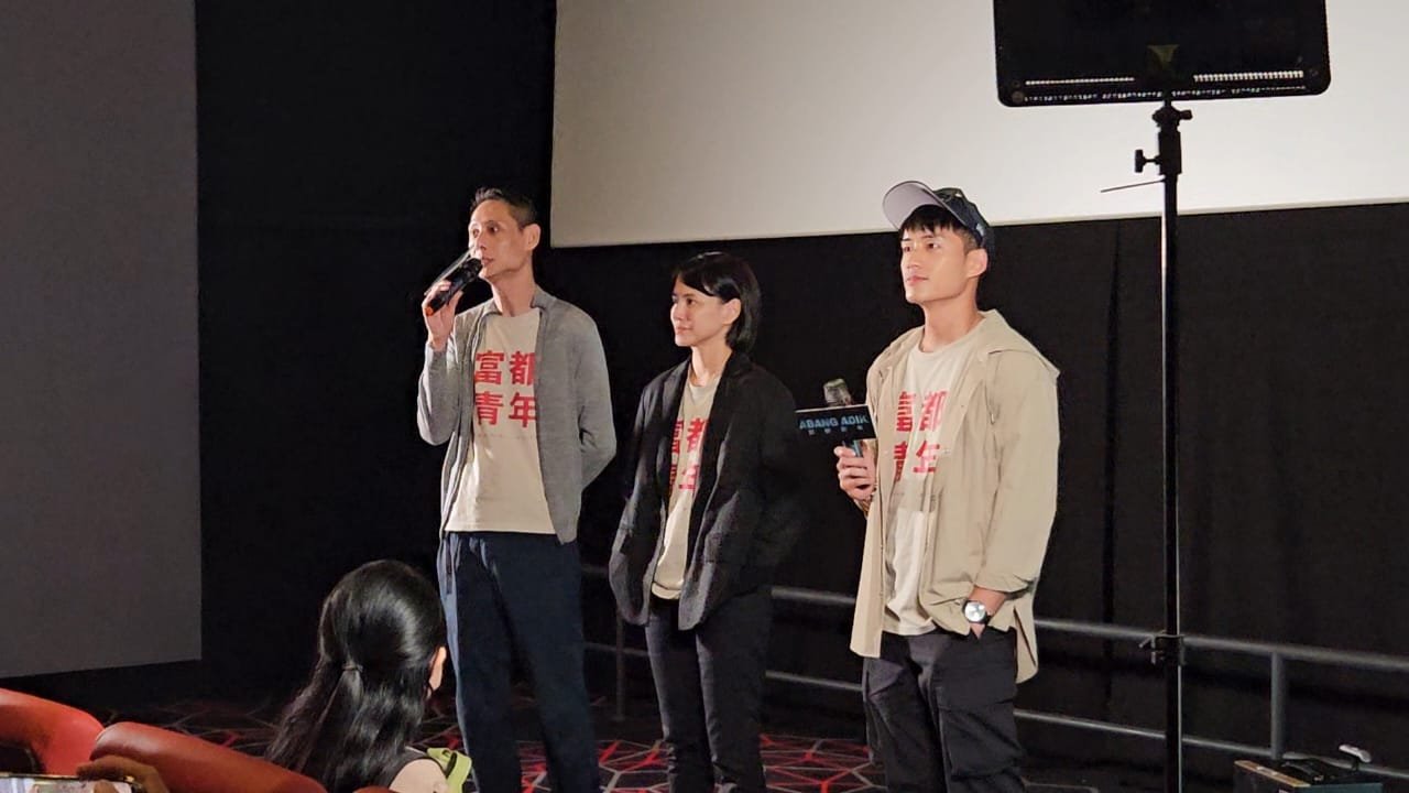 王礼霖（左起）、李心洁、陈泽耀在峇株巴辖与观众交流。