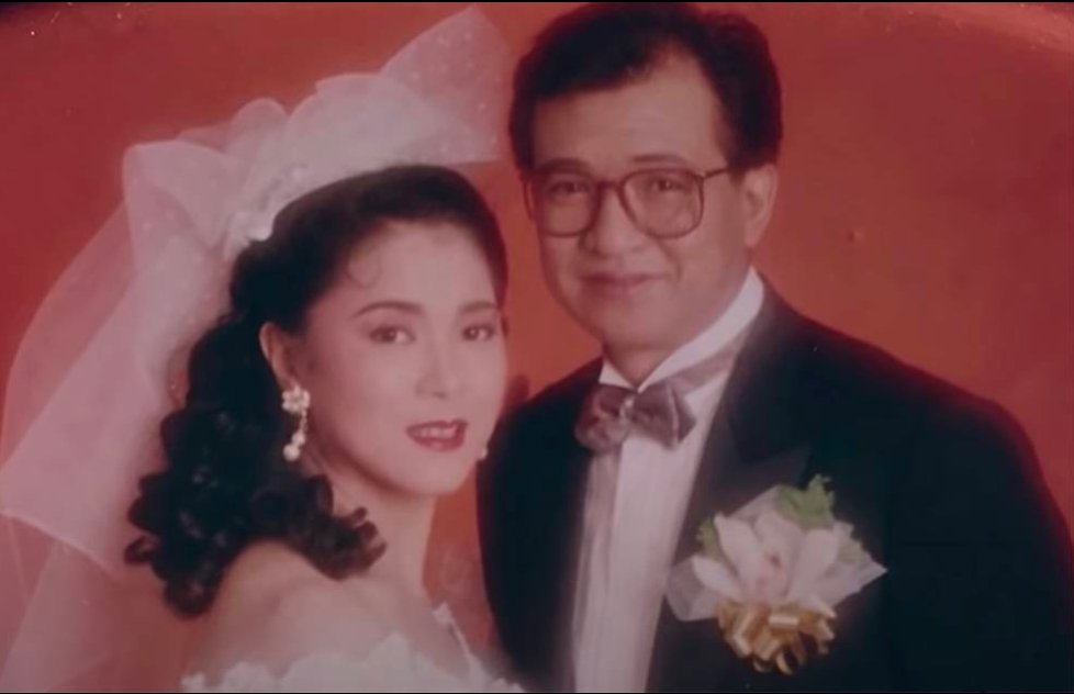 许绍雄与太太龙嬿而是在朋友聚会中认识，拍拖7年后，于1992年结婚。