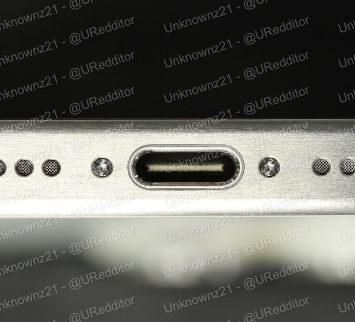 网民 Unknownz21在推特上传的iPhone 15 USB-C 连接埠特写照。