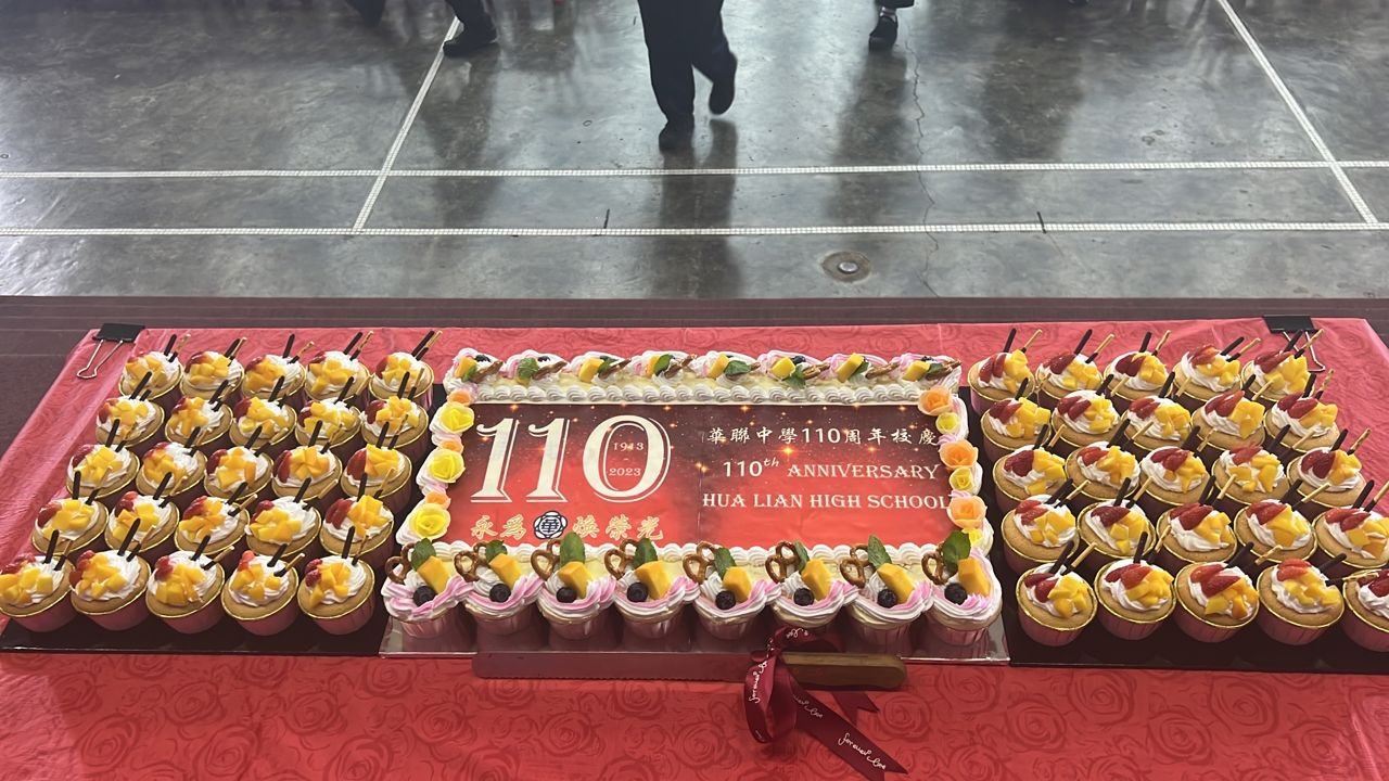 华联独中餐饮班学生制作110周年校庆蛋糕，十分精美，别具意义。
