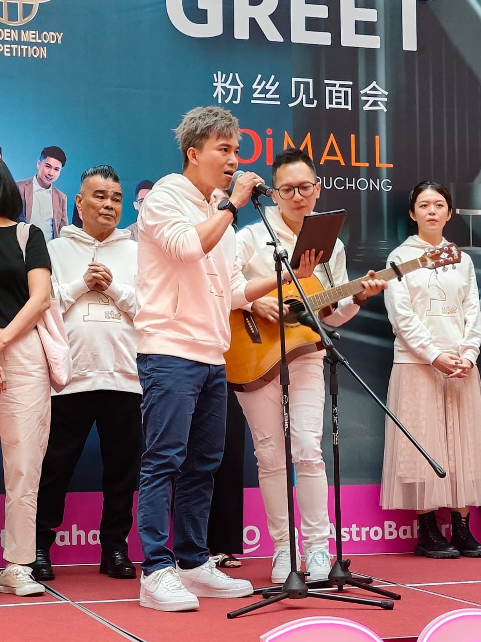 歌手曾国辉和吴建忆亦是今届参赛者之一。
