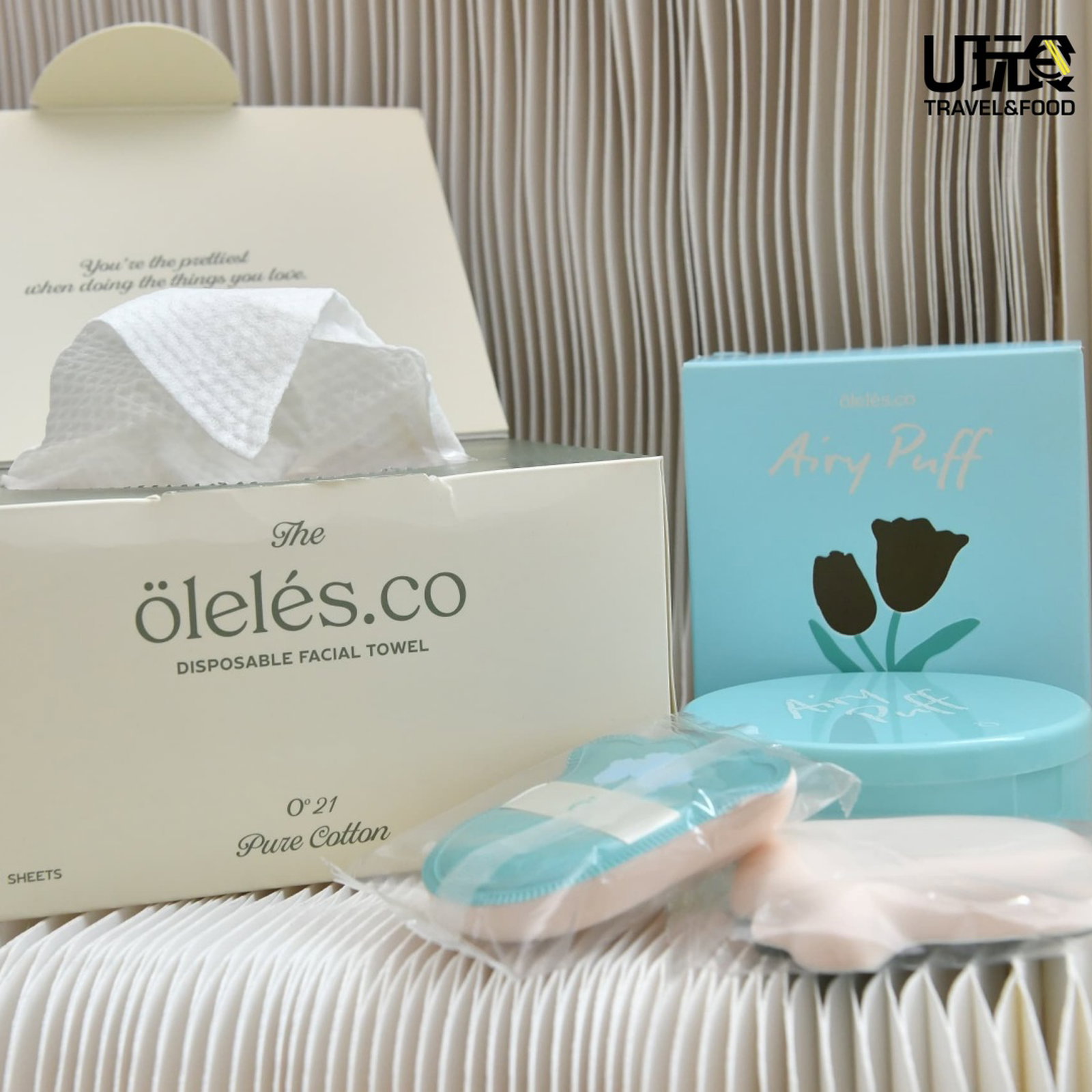Oleles.co推出的一次性面巾（左）已在各大Watson门市开售；右为气垫粉扑（Airy Puff）。