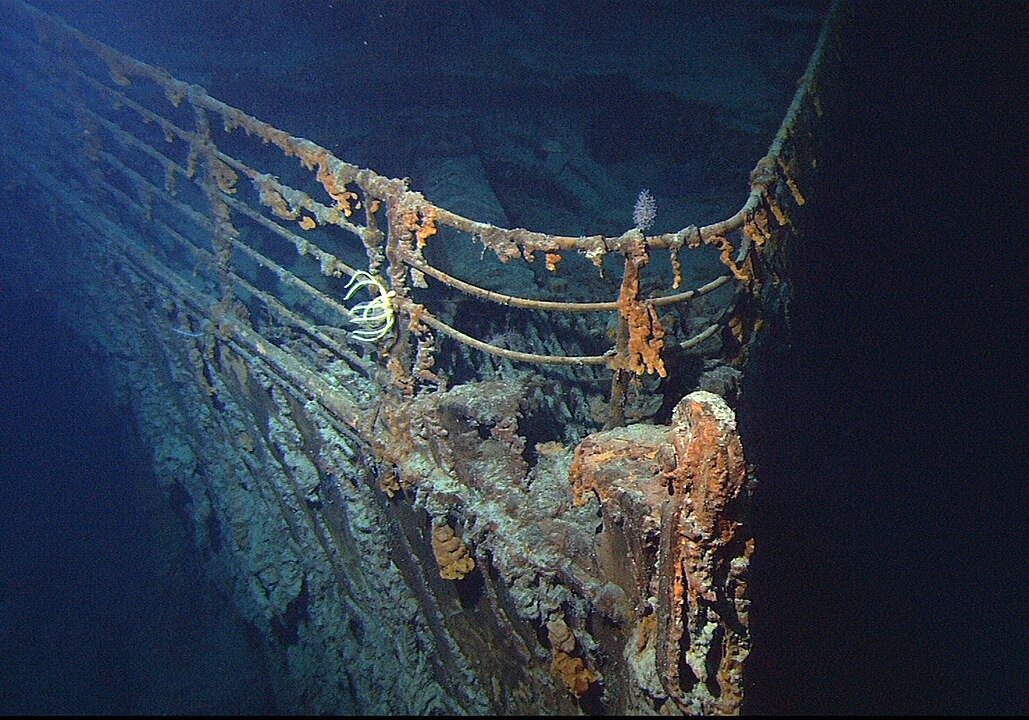 根据维基百科，1912年4月15日凌晨，估计载有2224人的英国皇家邮轮在北大西洋沉没了。图为其在北大西洋海底的残骸。（图取自维基百科/NOAA/IFE/URI）