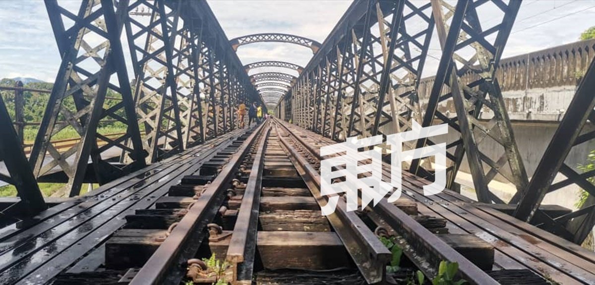 位于江沙宁罗的维多利亚铁桥横跨霹雳河，是大马最早的火车轨道桥。