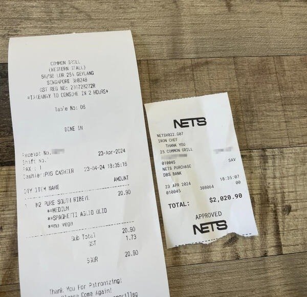 男子在西餐摊点了一份20.90新元（约73令吉35仙）的牛排，却被多收了2000新元（约7019令吉58仙）。 （取自面子书）