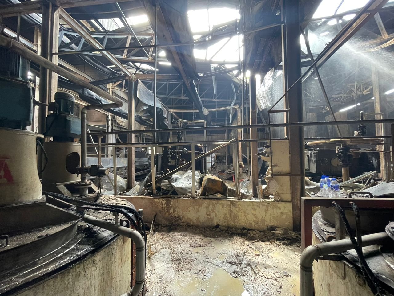 起火的厂房被烧毁40%，所幸无人在这起火患中伤亡。（柔消拯局）