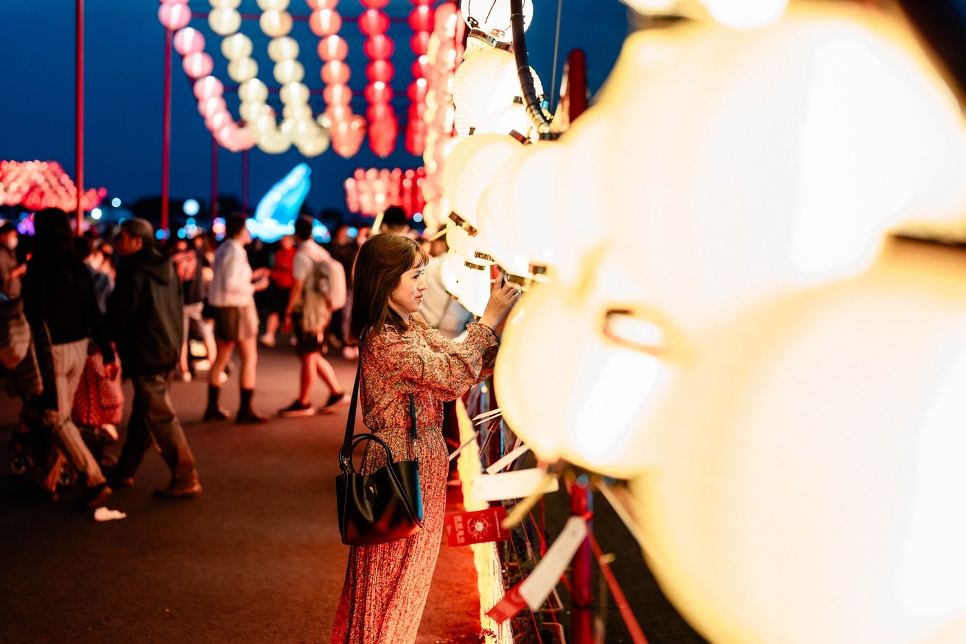 台湾灯会绝对人赏心悦目，吸引不少外国人前往。（台湾观光署提供照片）