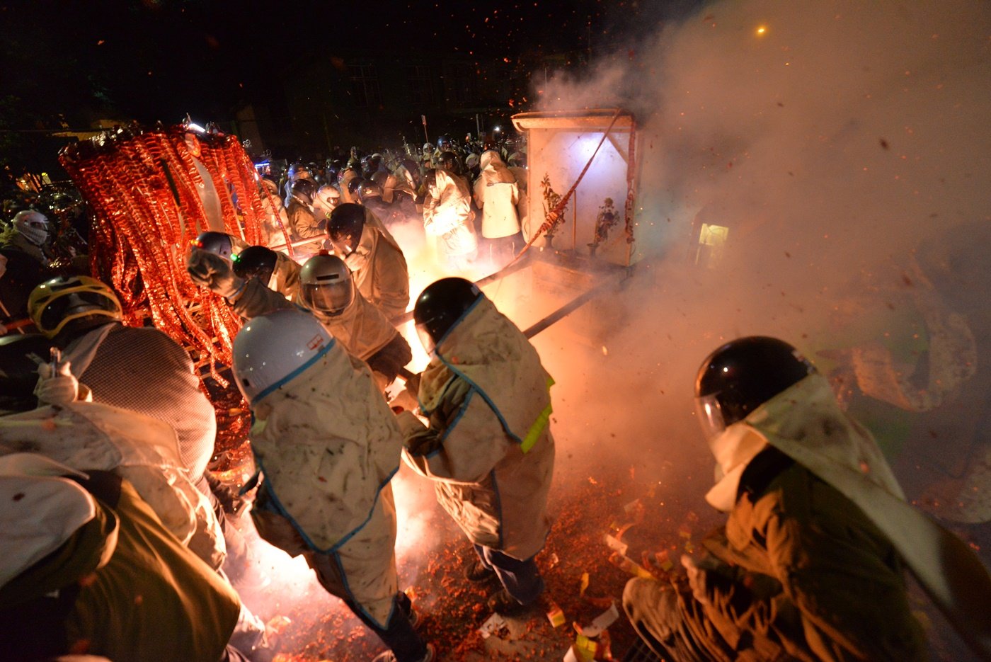 盐水蜂炮名列世界三大民俗庆典，享有“北天灯‧南蜂炮”的美名，是台南独特的民间传统民俗活动。（照片由《诗华日报》摄影罗君信提供）
