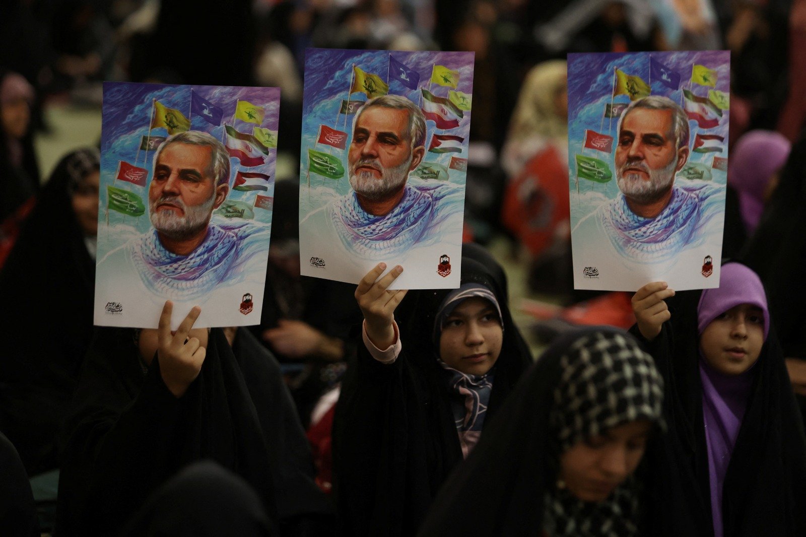 在伊朗首都德黑兰，当地民众参加纪念已故高级将领苏莱曼尼逝世4周年的仪式。（图取自WANA/路透社）