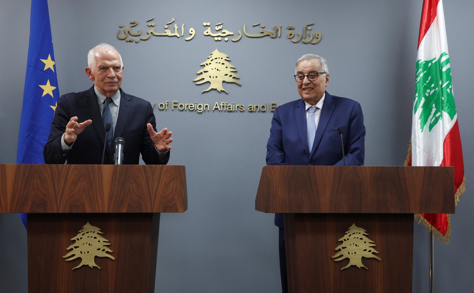 欧盟外交与安全事务高级代表博雷利（左）上周六（6日）在与黎巴嫩看守外长的联合记者会上表示，必须避免中东地区局势升级，并指“没有人会从区域冲突中获胜”。（图取自路透社）