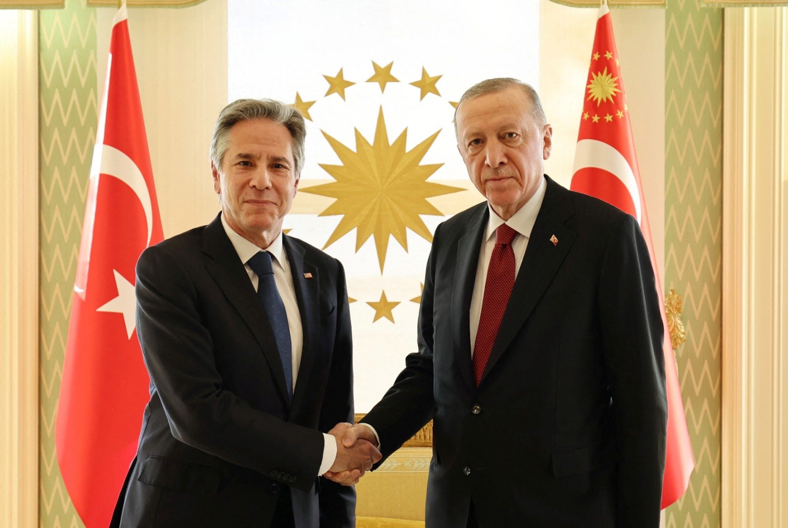 美国国务卿布林肯当地时间周六（6日）访问土耳其期间，在伊斯坦布尔会晤土耳其总统埃尔多安。（图取自土耳其总统新闻办公室/路透社）