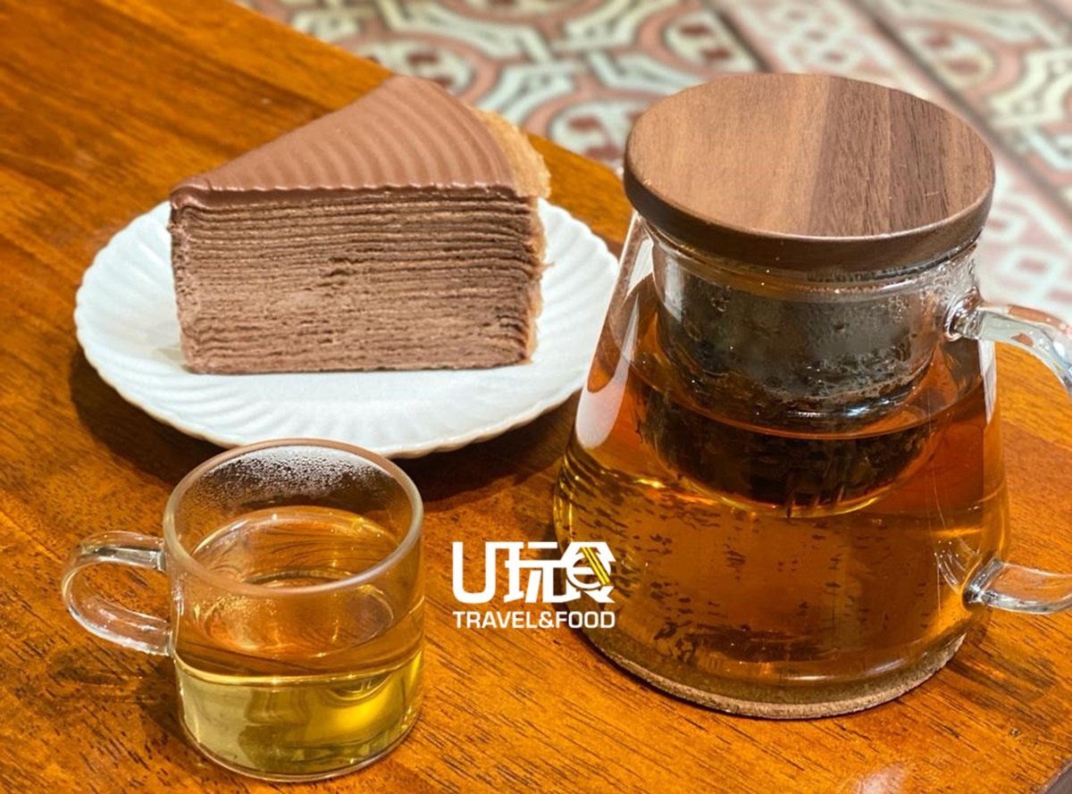 千层蛋糕配上回甘的优质日本茶，能让顾客享受午后的甜美时光。