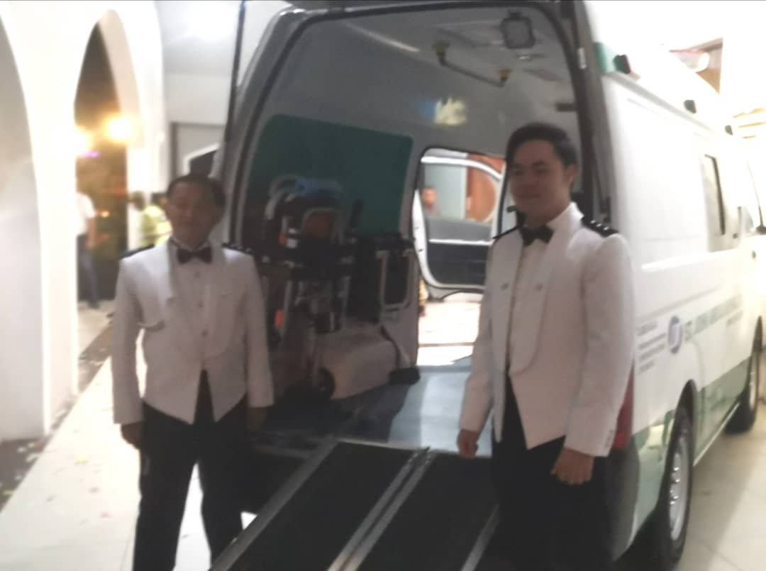 北霹雳圣约翰新救护车的设备，包括备有长型斜板供轮骑上下车。