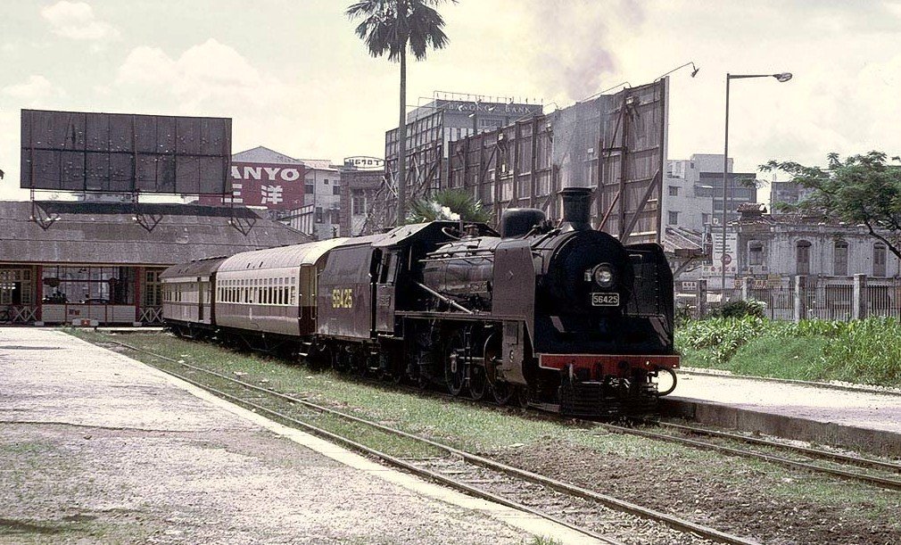 1969年火车准备从苏丹街出发到安邦，此线为马来亚最短路途却又最繁忙的火车服务。