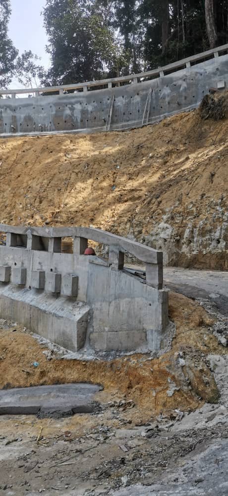 拉律山近年发生土崩的地点超过10处，修复工程费用约2000万令吉，如今工程已完成逾90%。