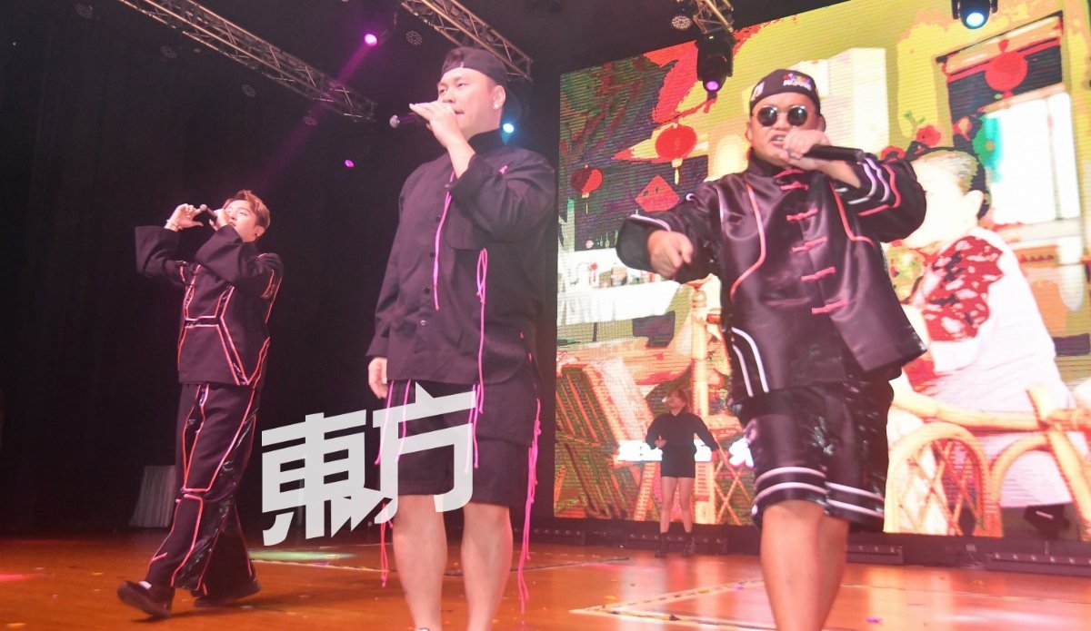 由朱浩仁、Tomato及Ahya 阿亚所组成的Steady Gang现身舞台献唱一首《SHMEI》，现场宛如演唱会一样，令许多出席者都向前去观看。