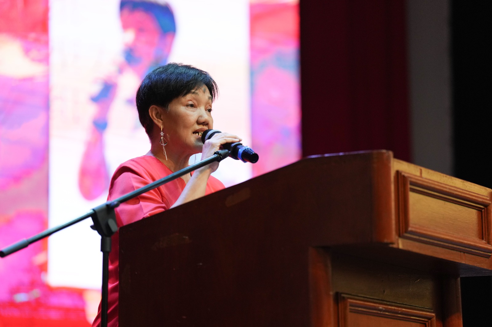 妇女部秘书暨30周年庆典筹委会主席苏丽蓉分享了两项重要工作：“关怀清寒学生以及到校园推广中华传统文化与节庆。”